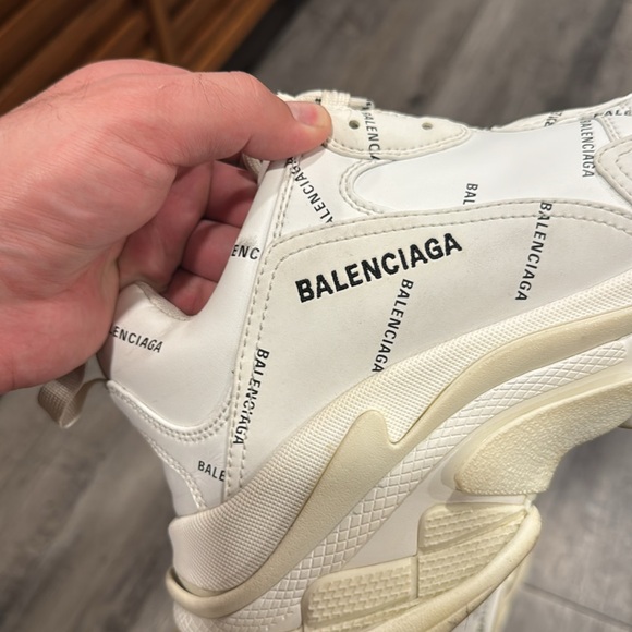 BALENCIAGA TRIPLE S SNEAKER ALLOVER LOGO IN WHITE 11 Size - Picture 2 of 4
